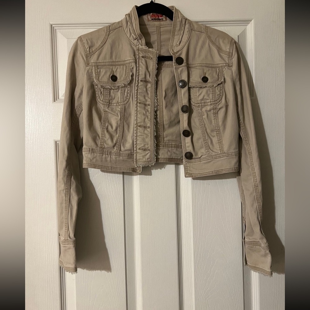 Womens cropped jean jacket juniors size small NWOT